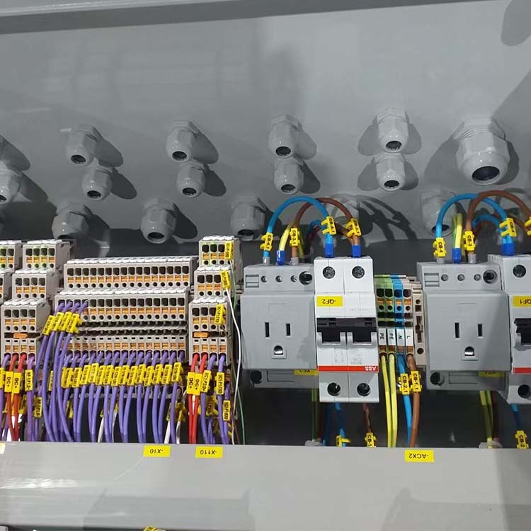 Shouke montiert und drähte elektrische Schaltschränke
